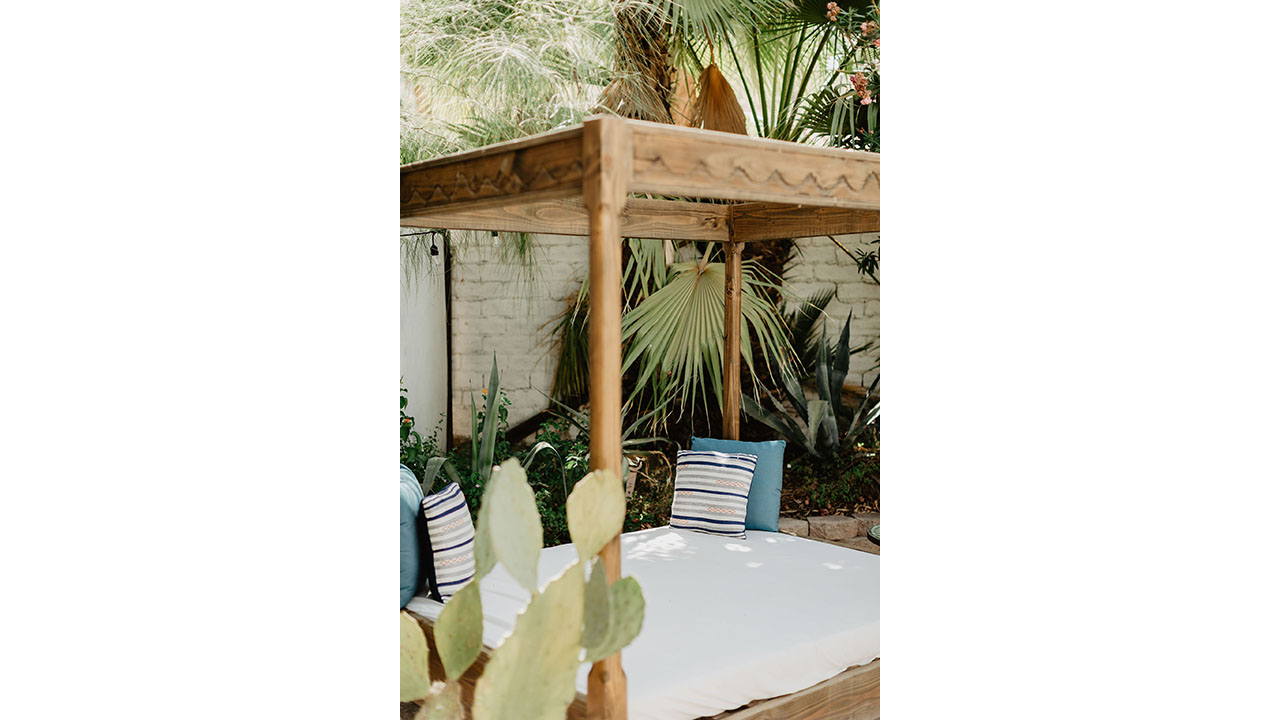 | Limnos Outdoor Bed Portrait