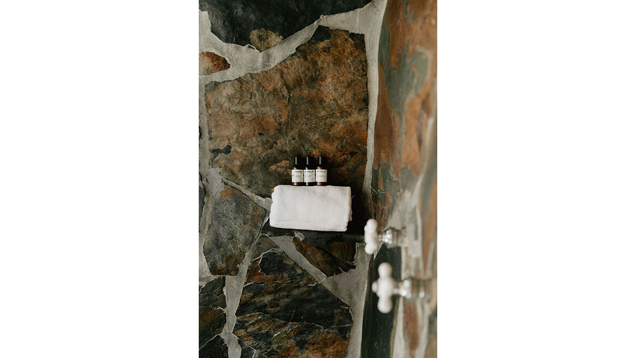 | Limnos Shower Portrait