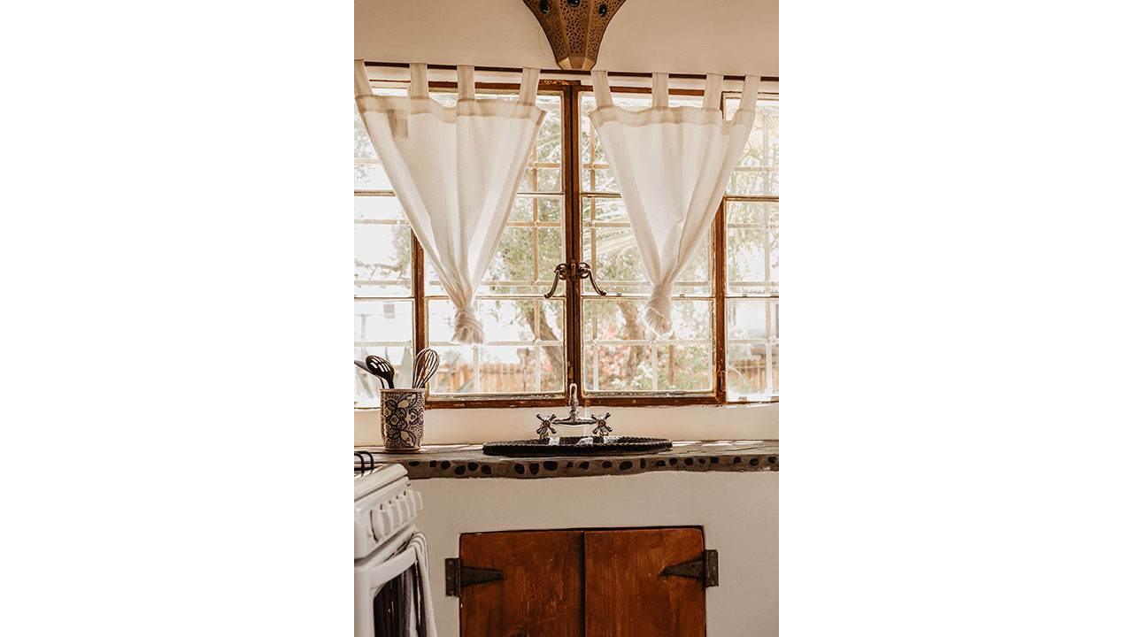 | Mykonos Sink Portrait